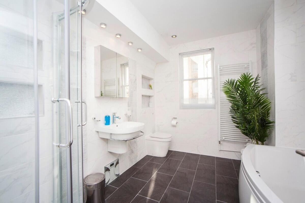 ※ Spacious Georgian Coach House & With Parking Бат Екстер'єр фото